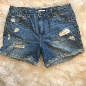 F21 distressed jean shorts